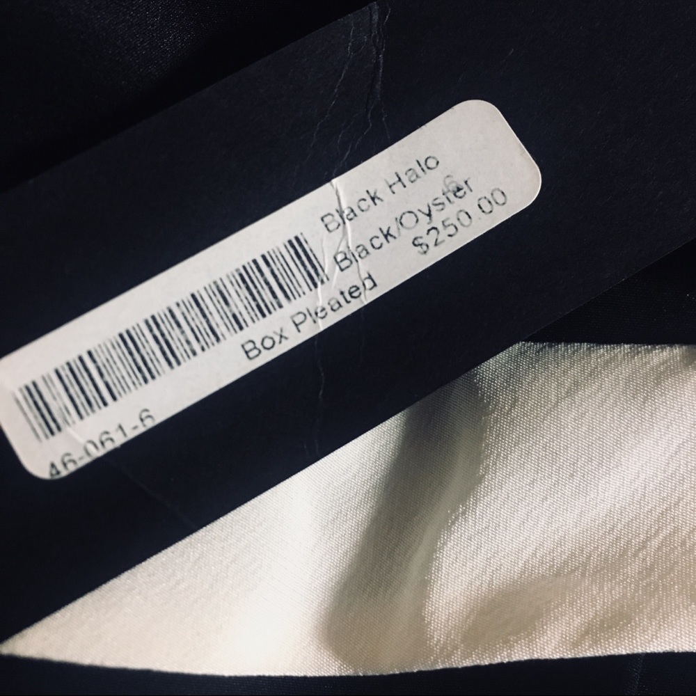 NWT Black Halo Box Pleated Blouse - Picture 5 of 5